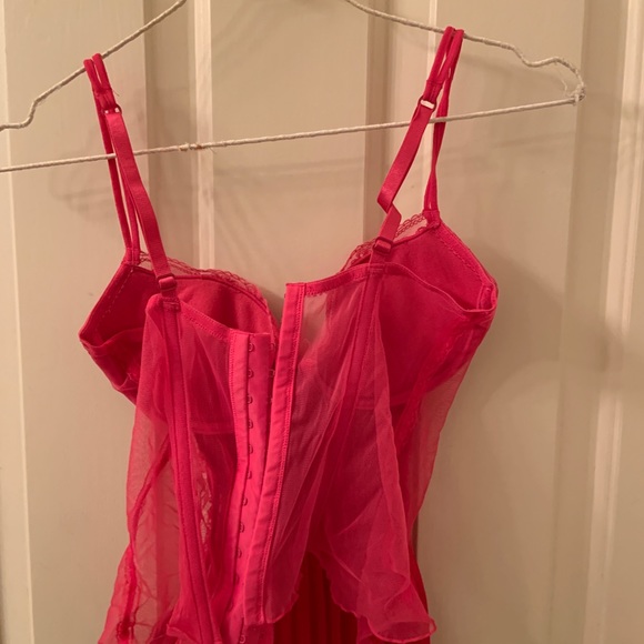 STUNNING HOT PINK BUSTIER TOP💘 - Picture 2 of 2